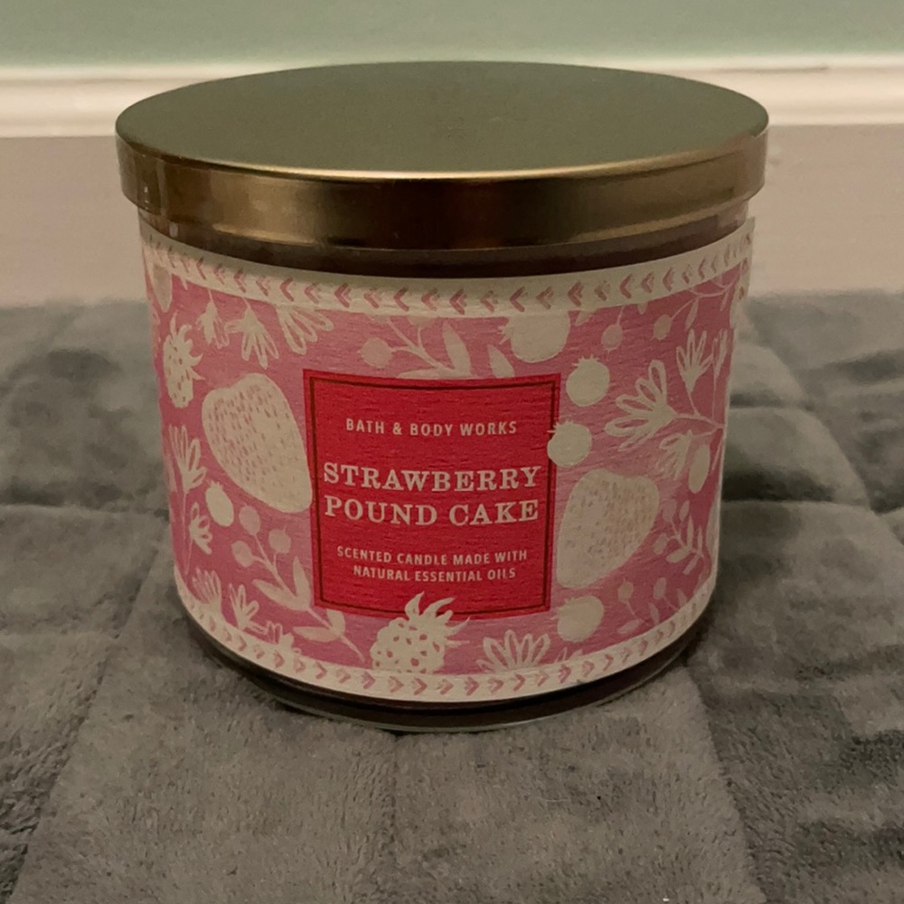 Strawberry Pound Cake Candle-Bath and Body Works